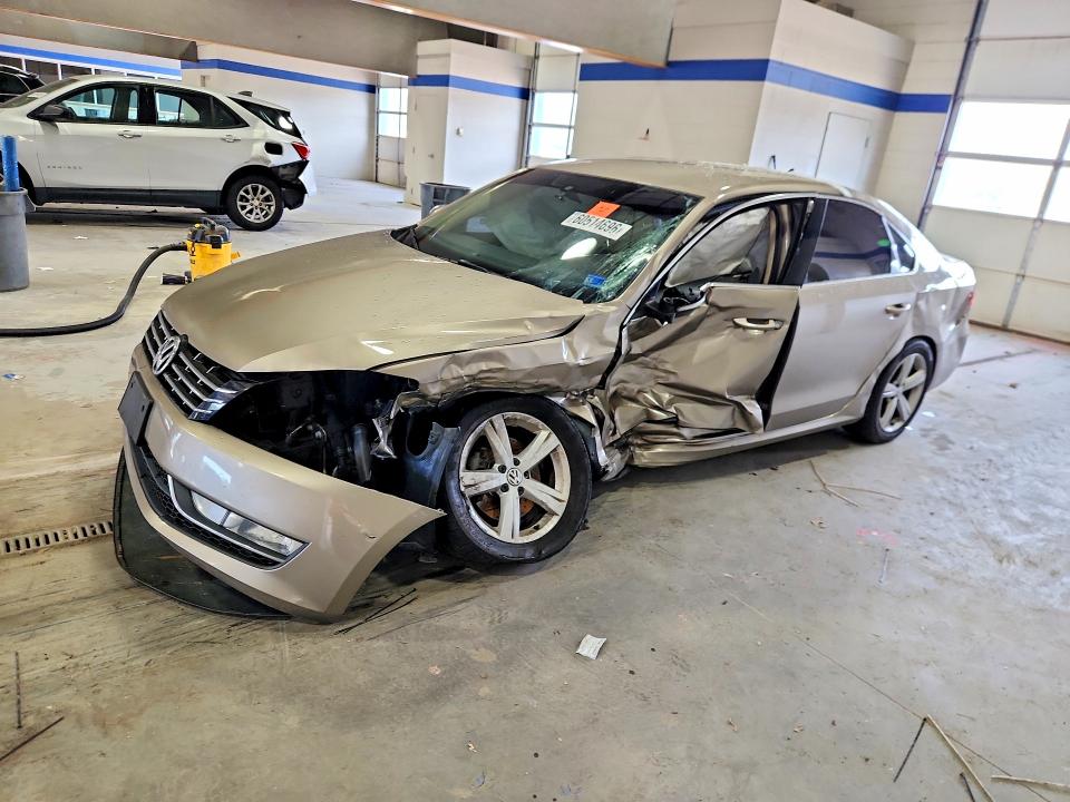 60514696 :رقم المزاد ، 1VWAT7A3XFC086502 vin ، 2015 Volkswagen Passat مزاد بيع