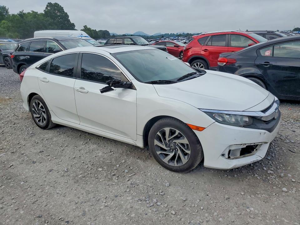 59960246 :رقم المزاد ، 19XFC2F70JE017715 vin ، 2018 Honda Civic مزاد بيع