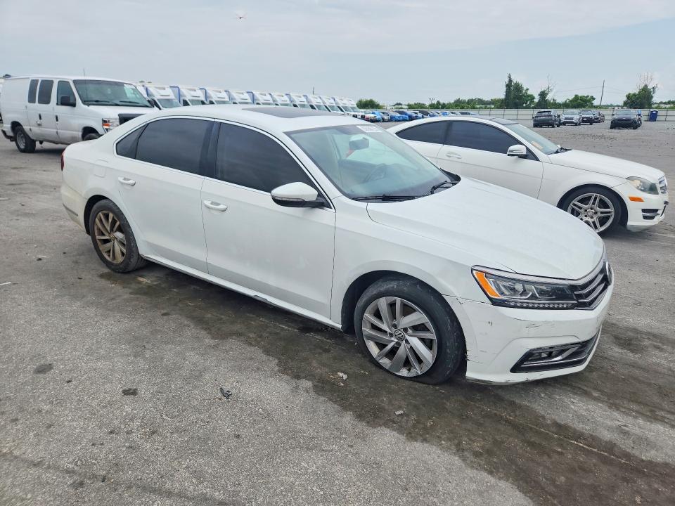 62566726 :رقم المزاد ، 1VWBA7A35JC003514 vin ، 2018 Volkswagen Passat مزاد بيع