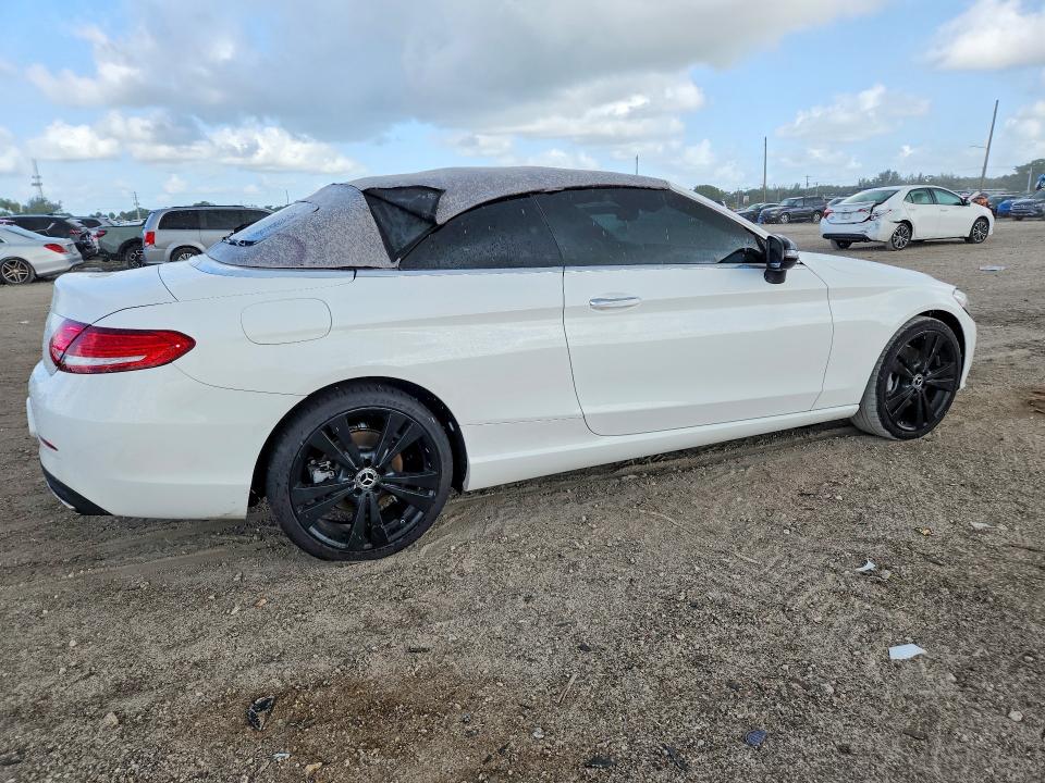 60132266 :رقم المزاد ، WDDWK4JB6HF518379 vin ، 2017 Mercedes-benz C مزاد بيع