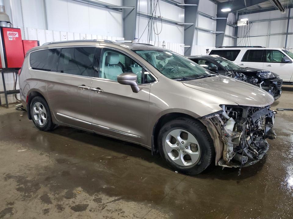 63109456 :رقم المزاد ، 2C4RC1EG6HR677047 vin ، 2017 Chrysler Pacifica مزاد بيع