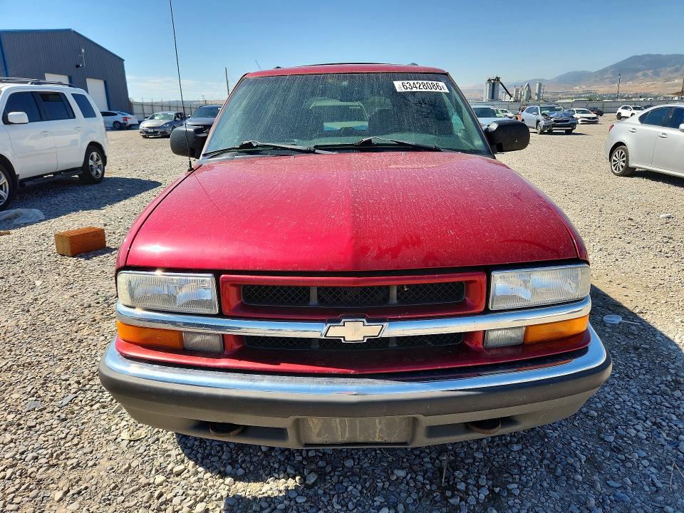 63428086 :رقم المزاد ، 1GNDT13W7Y2385532 vin ، 2000 Chevrolet Blazer مزاد بيع
