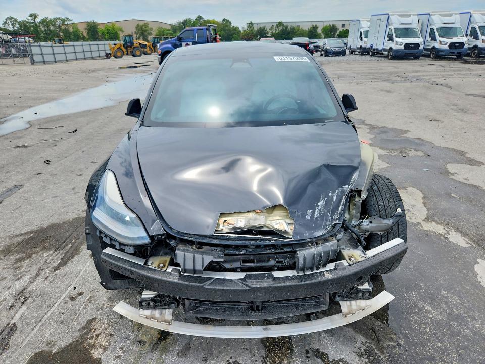 63107686 :رقم المزاد ، 5YJ3E1EB5NF277590 vin ، 2022 Tesla Model 3 مزاد بيع