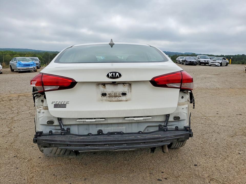 59905076 :رقم المزاد ، 3KPFK4A74JE270851 vin ، 2018 Kia Forte مزاد بيع
