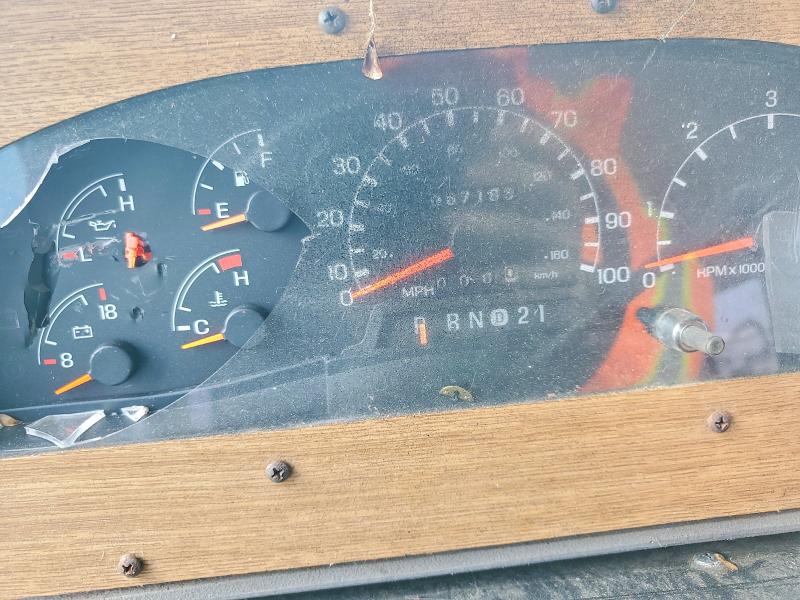 58421366 :رقم المزاد ، 3FCMF53S3XJA01646 vin ، 1999 Ford F550 مزاد بيع