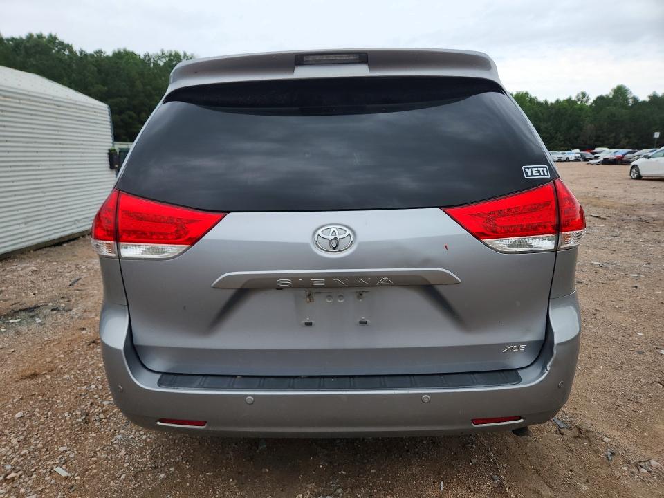61713186 :رقم المزاد ، 5TDYK3DC9DS405263 vin ، 2013 Toyota Sienna مزاد بيع