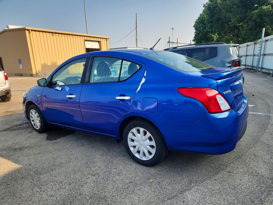 61777946 :رقم المزاد ، 3N1CN7AP8HL801750 vin ، 2017 Nissan Versa مزاد بيع