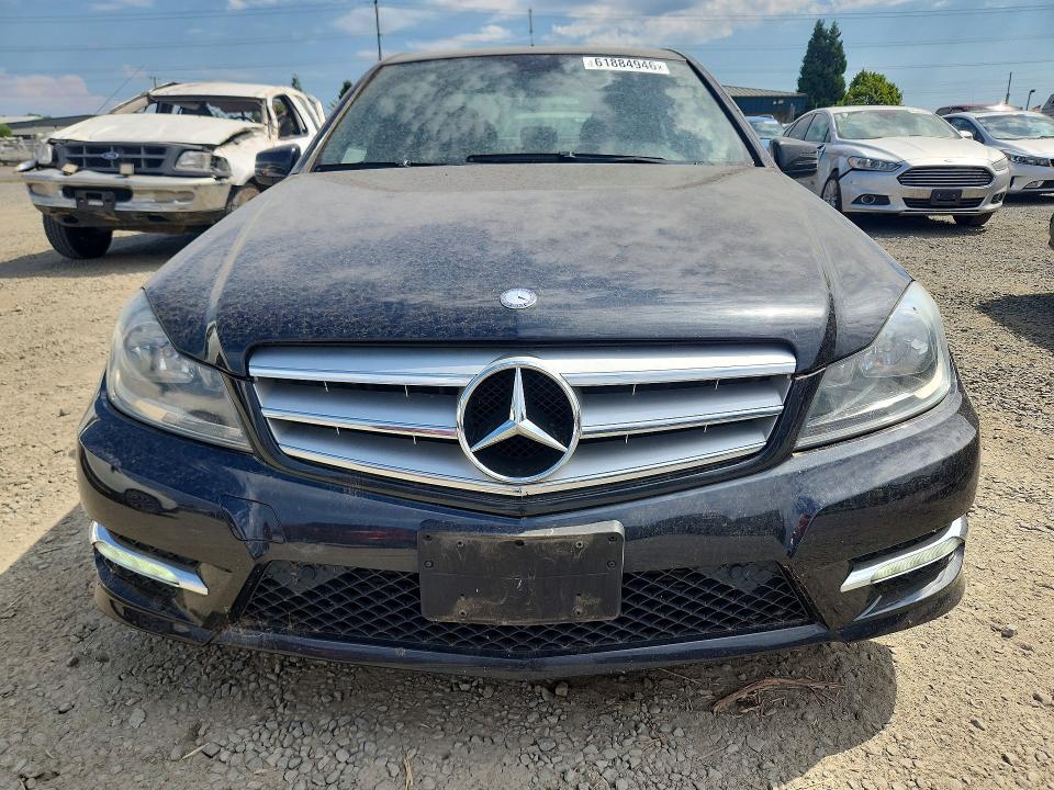 Продаж на аукціоні авто 2012 Mercedes-benz C, vin: WDDGF4HB3CR220300, номер лоту: 61884946