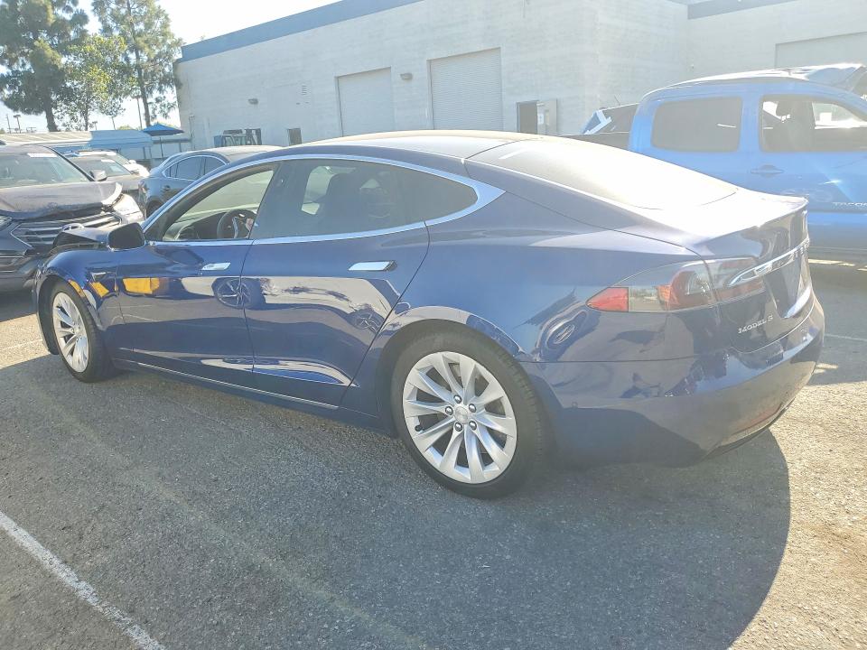 60049866 :رقم المزاد ، 5YJSA1E23HF219425 vin ، 2017 Tesla Model S مزاد بيع