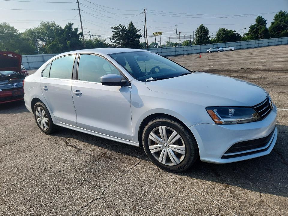 61837086 :رقم المزاد ، 3VW2B7AJ1HM258567 vin ، 2017 Volkswagen Jetta مزاد بيع