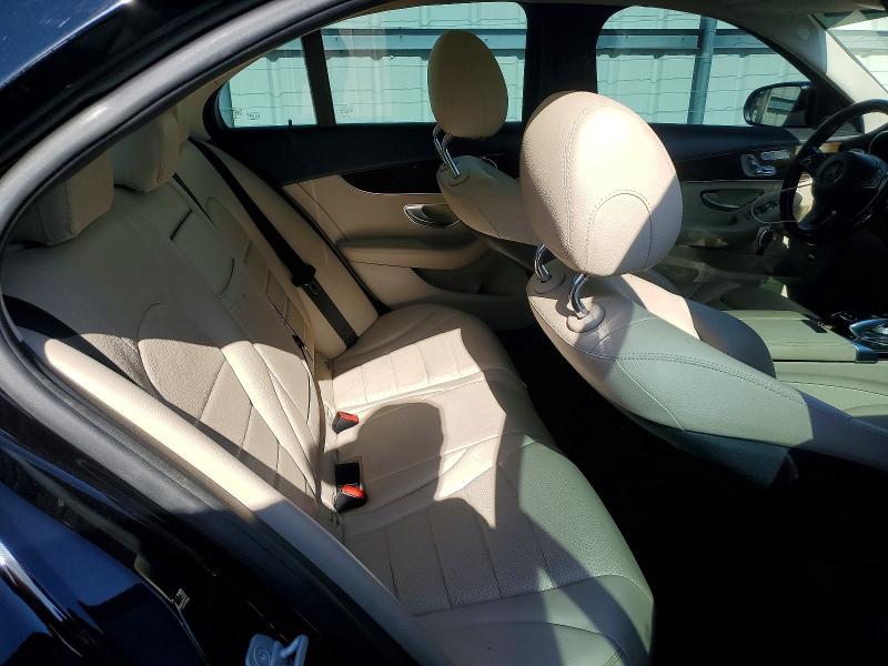60418456 :رقم المزاد ، 55SWF4JB1GU104099 vin ، 2016 Mercedes-benz C مزاد بيع