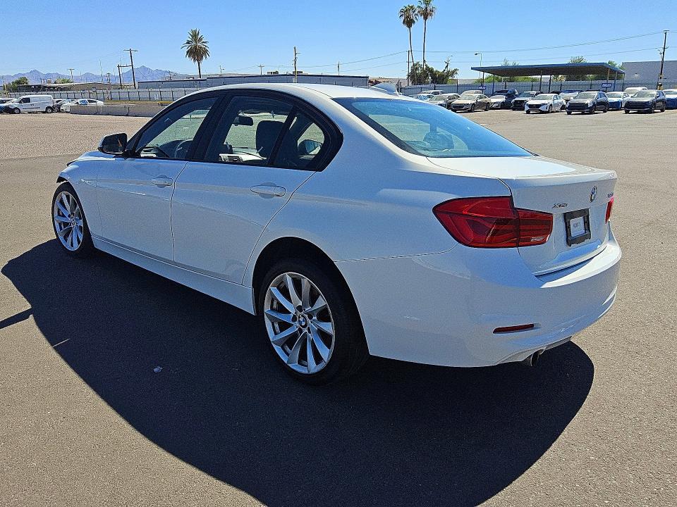 59233666 :رقم المزاد ، WBA8A3C51JA488618 vin ، 2018 Bmw 320 مزاد بيع