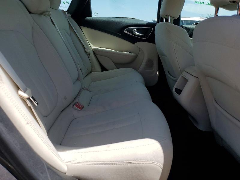 61039796 :رقم المزاد ، 1C3CCCAB8FN560077 vin ، 2015 Chrysler 200 مزاد بيع