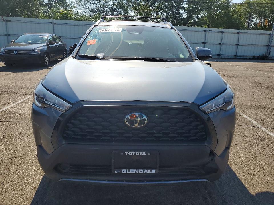 61062876 :رقم المزاد ، 7MUCAAAG4PV045807 vin ، 2023 Toyota Corolla Cross مزاد بيع