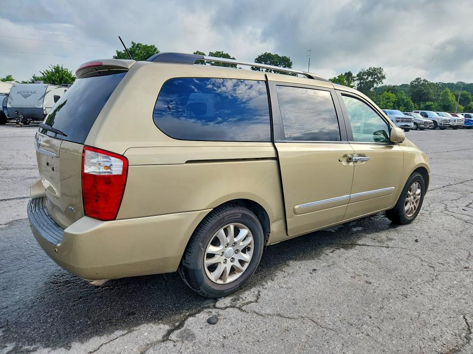 61504916 :رقم المزاد ، KNDMH4C36A6330425 vin ، 2010 Kia Sedona مزاد بيع