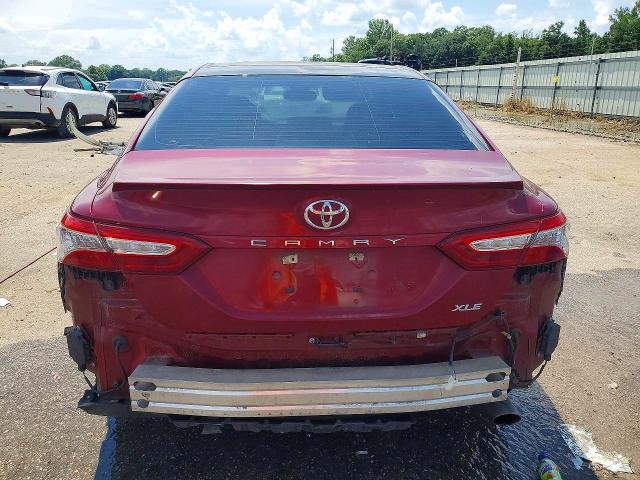 60249416 :رقم المزاد ، 4T1B11HK0JU538835 vin ، 2018 Toyota Camry مزاد بيع