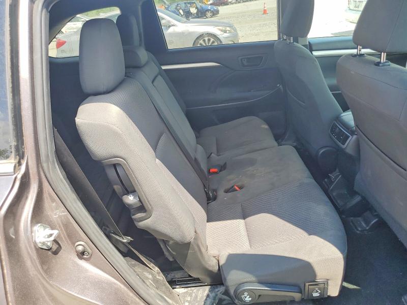 59917516 :رقم المزاد ، 5TDBZRFH4KS961295 vin ، 2019 Toyota Highlander مزاد بيع