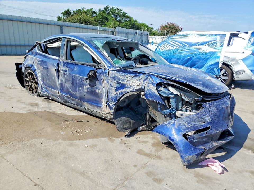 59383086 :رقم المزاد ، 5YJ3E1EBXKF437121 vin ، 2019 Tesla Model 3 مزاد بيع