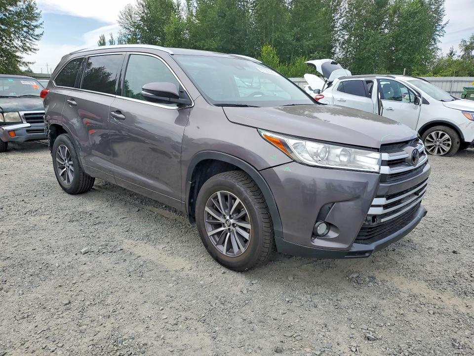 2018 Toyota Highlander მანქანა იყიდება აუქციონზე, vin: 5TDJZRFH8JS552971, აუქციონის ნომერი: 61355086