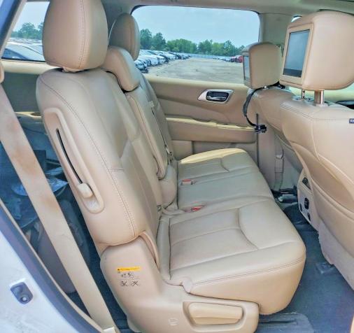 61447306 :رقم المزاد ، 5N1DR2MM8HC692952 vin ، 2017 Nissan Pathfinder مزاد بيع