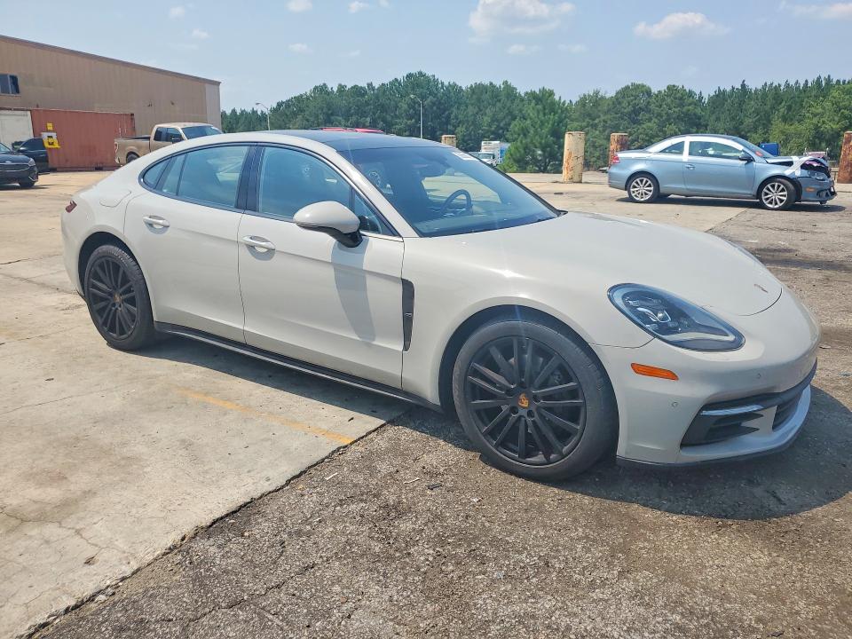 60658076 :رقم المزاد ، WP0AA2A71HL102782 vin ، 2017 Porsche Panamera مزاد بيع