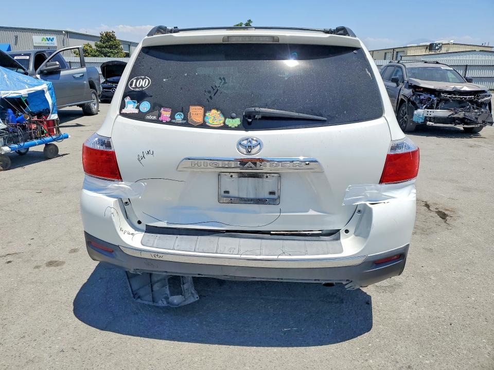 2011 Toyota Highlander მანქანა იყიდება აუქციონზე, vin: 5TDZK3EH6BS045591, აუქციონის ნომერი: 61225676
