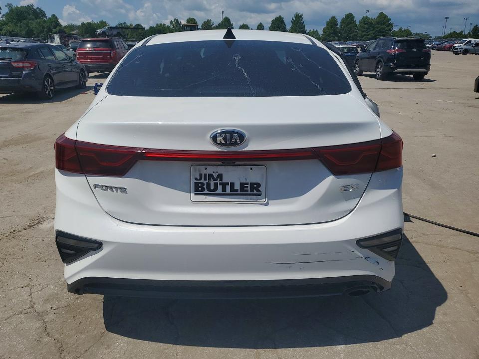 61003836 :رقم المزاد ، 3KPF54AD4ME388366 vin ، 2021 Kia Forte مزاد بيع
