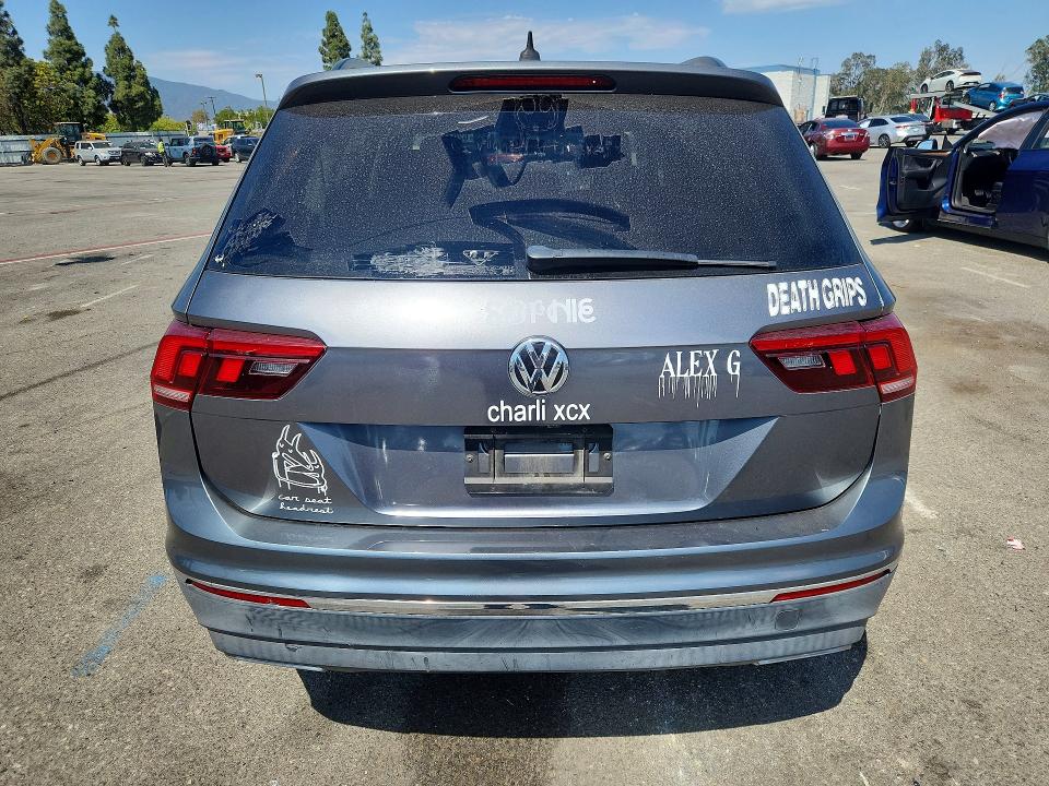 62045756 :رقم المزاد ، 3VV3B7AX0JM061652 vin ، 2018 Volkswagen Tiguan مزاد بيع