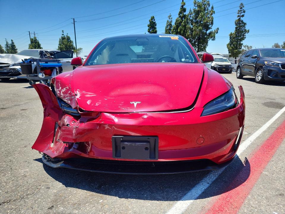 60524296 :رقم المزاد ، 5YJ3E1ETXSF932699 vin ، 2025 Tesla Model 3 مزاد بيع