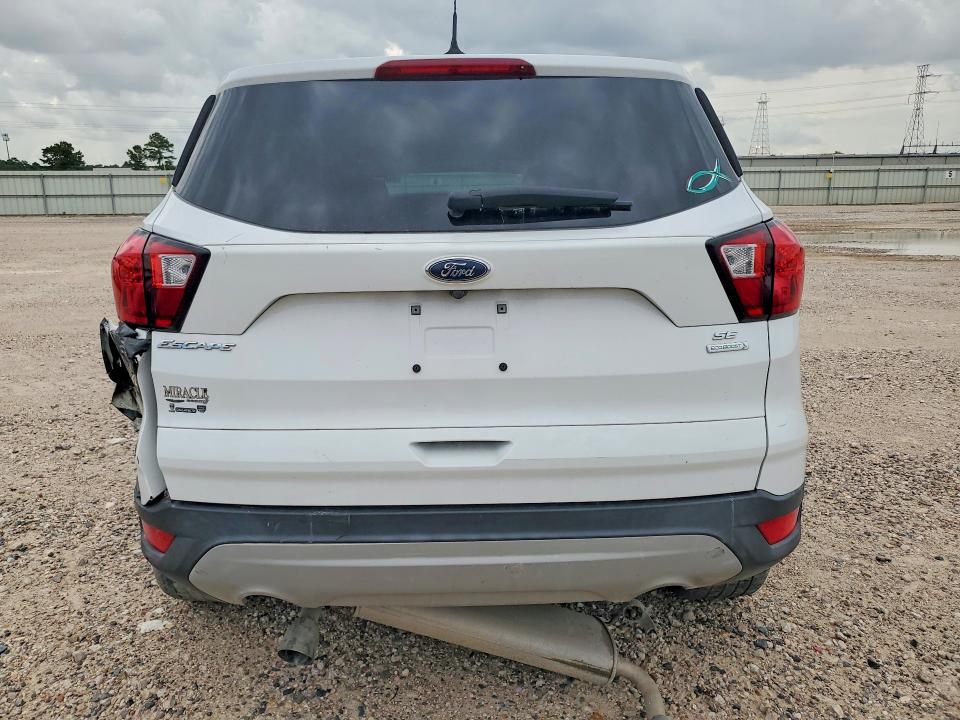 60632096 :رقم المزاد ، 1FMCU0GDXKUA89335 vin ، 2019 Ford Escape مزاد بيع
