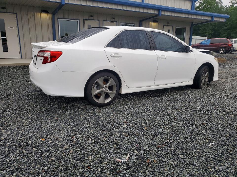 62490576 :رقم المزاد ، 4T1BF1FK2EU472010 vin ، 2014 Toyota Camry مزاد بيع