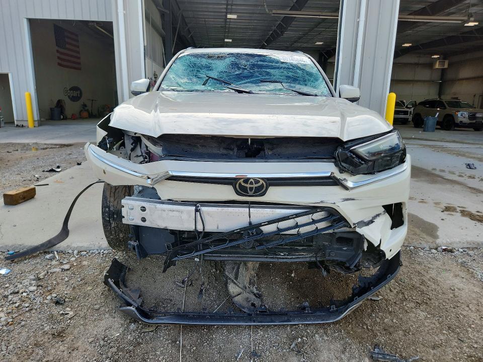 Продажа на аукционе авто 2024 Toyota Grand Highlander Hybrid, vin: 5TDACAB50RS014095, номер лота: 60145846