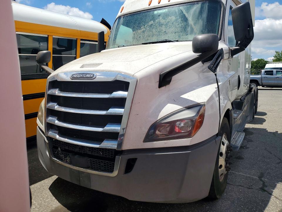 60359826 :رقم المزاد ، 1FUJHHDR8KLKE3680 vin ، 2019 Freightliner Cascadia 126 مزاد بيع