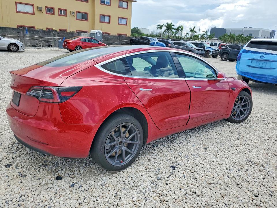62958766 :رقم المزاد ، 5YJ3E1EA1JF153852 vin ، 2018 Tesla Model 3 مزاد بيع