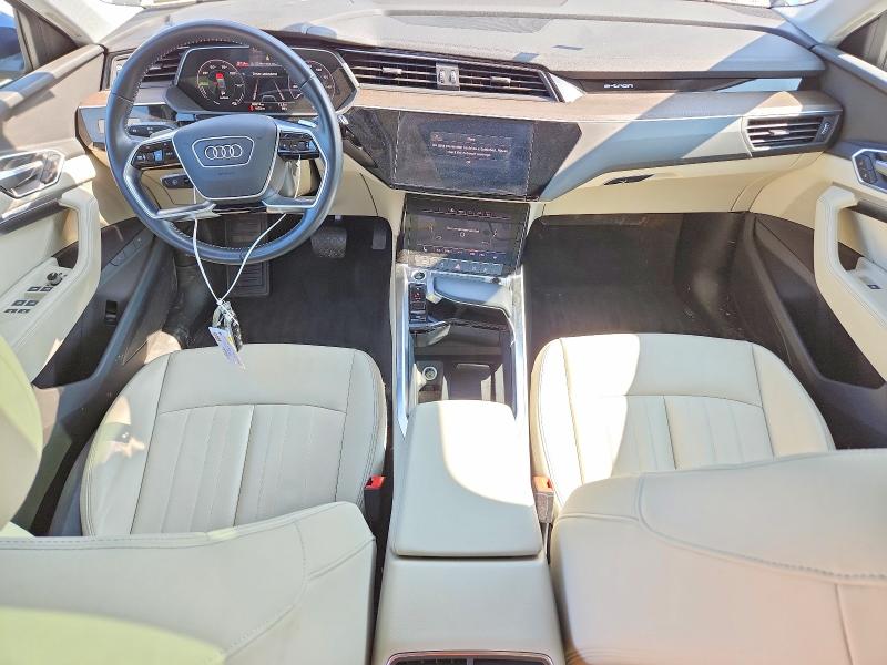 62314606 :رقم المزاد ، WA1AAAGE8MB038315 vin ، 2021 Audi E-tron مزاد بيع