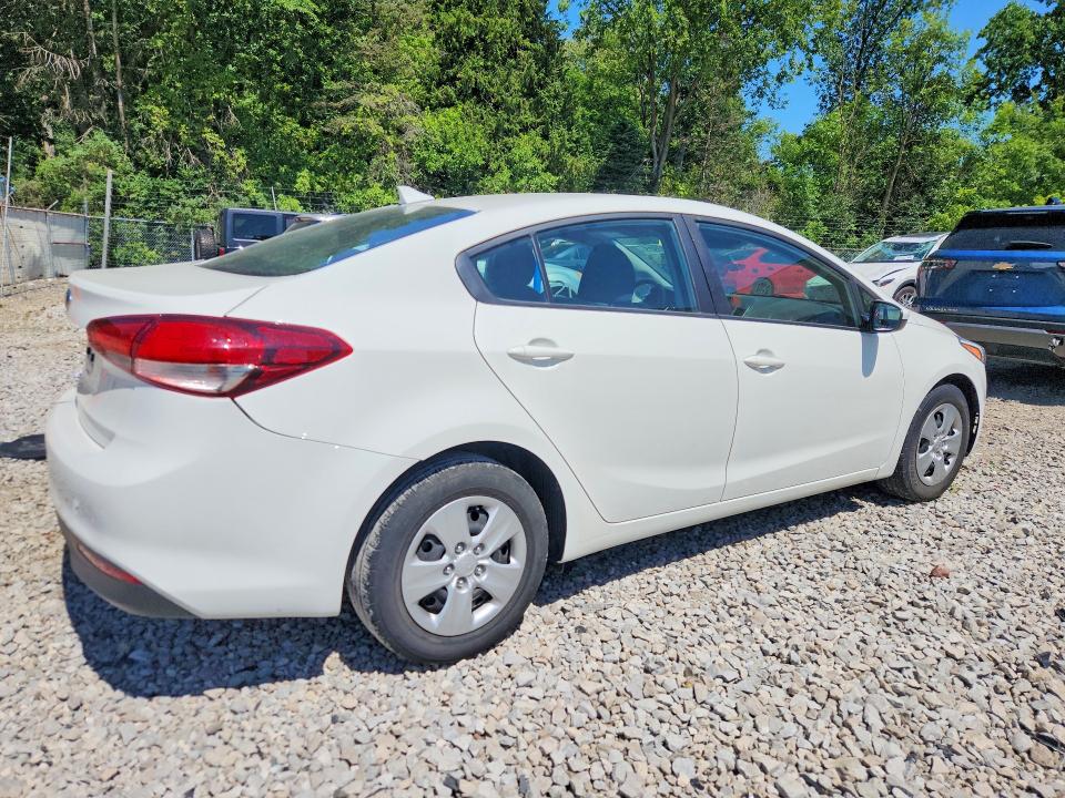 63027916 :رقم المزاد ، 3KPFK4A77HE110120 vin ، 2017 Kia Forte مزاد بيع