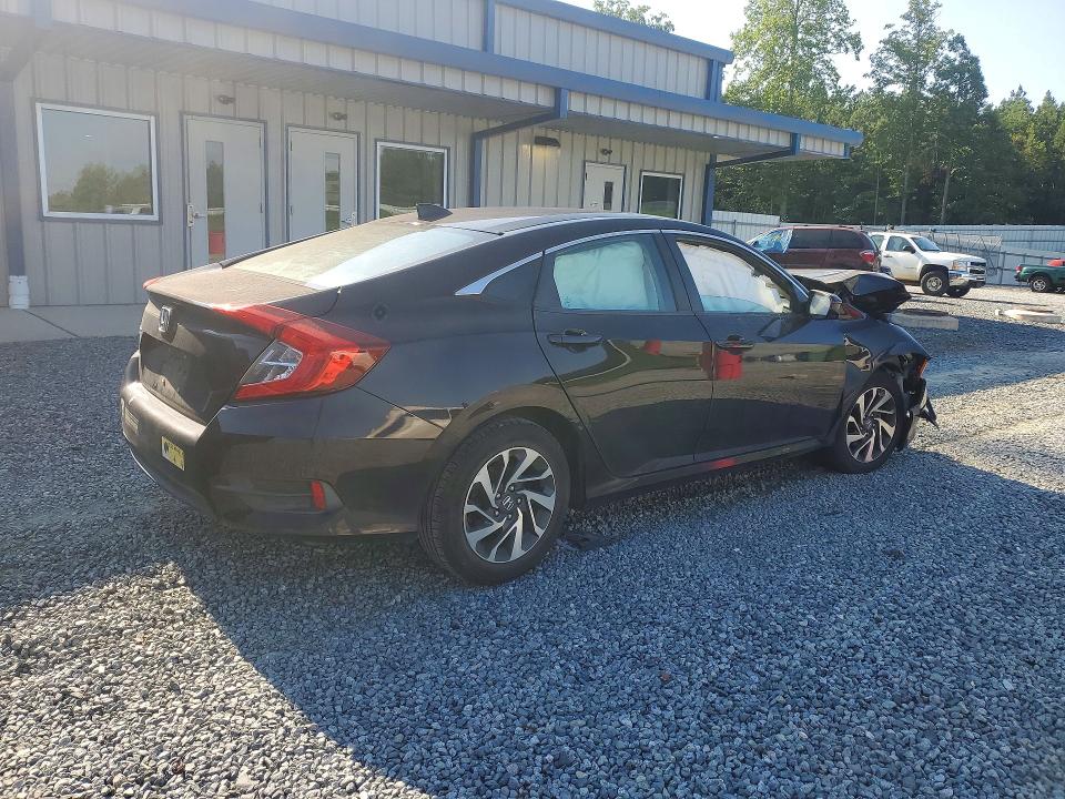 63223706 :رقم المزاد ، 19XFC2F79JE004493 vin ، 2018 Honda Civic مزاد بيع