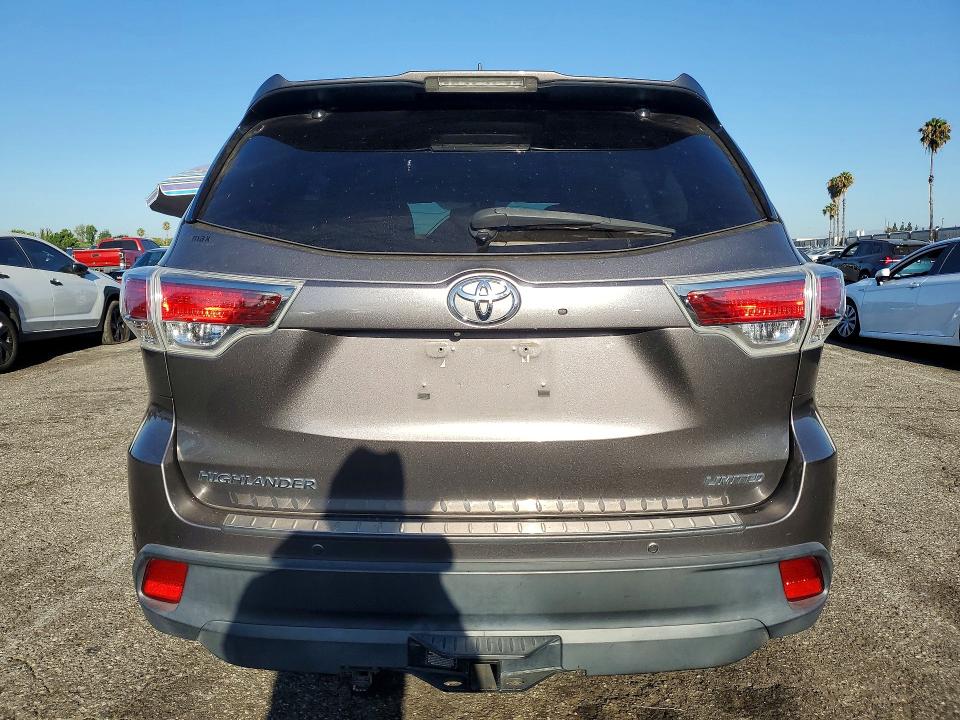 61032756 :رقم المزاد ، 5TDYKRFH5FS054138 vin ، 2015 Toyota Highlander مزاد بيع
