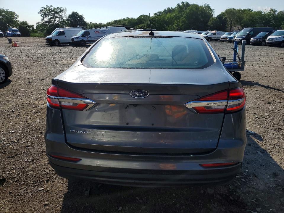 60589846 :رقم المزاد ، 3FA6P0G70KR281105 vin ، 2019 Ford Fusion مزاد بيع
