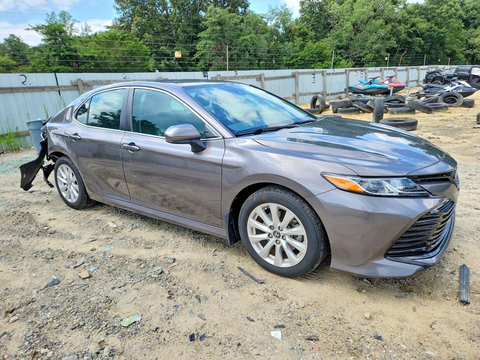 62546436 :رقم المزاد ، 4T1B11HK6KU806742 vin ، 2019 Toyota Camry مزاد بيع
