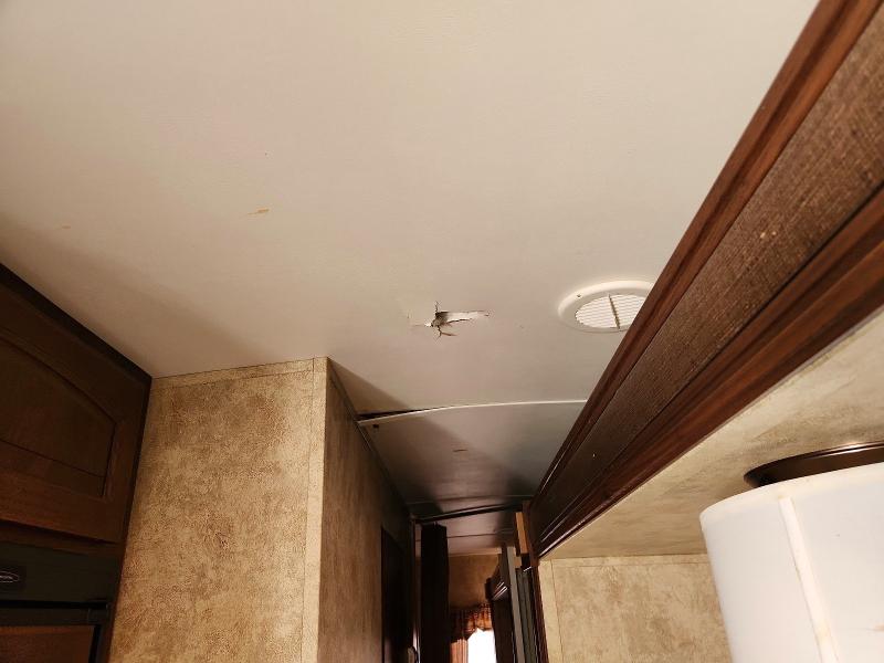 61528556 :رقم المزاد ، 4YDT31221CB453235 vin ، 2012 Keystone Outback مزاد بيع