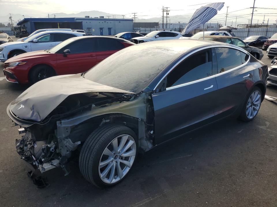 61734106 :رقم المزاد ، 5YJ3E1EB1LF711971 vin ، 2020 Tesla Model 3 مزاد بيع