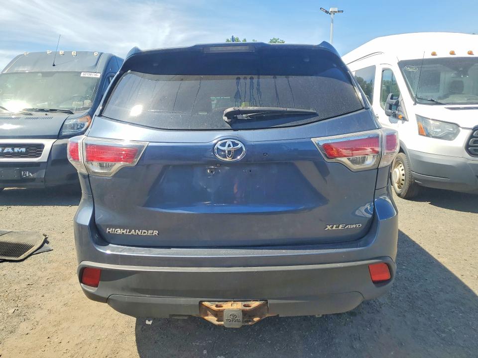 Продажа на аукционе авто 2014 Toyota Highlander, vin: 5TDJKRFH1ES008922, номер лота: 61473946