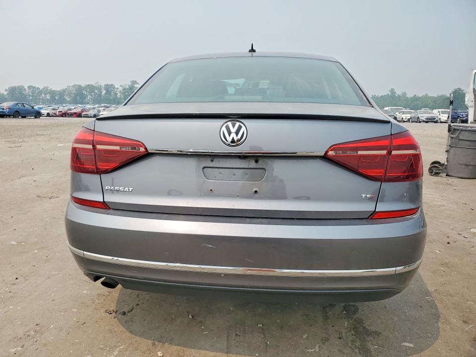 61398066 :رقم المزاد ، 1VWAT7A36HC032147 vin ، 2017 Volkswagen Passat مزاد بيع