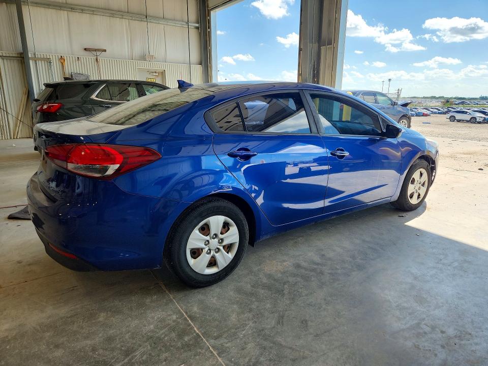 2018 Kia Forte მანქანა იყიდება აუქციონზე, vin: 3KPFK4A73JE284028, აუქციონის ნომერი: 59315156