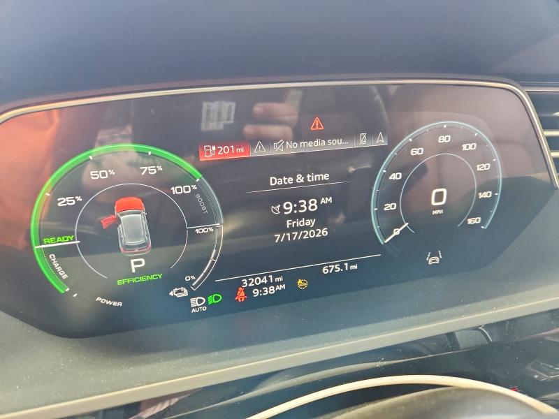 61146816 :رقم المزاد ، WA15AAGE9RB014338 vin ، 2024 Audi Q8 E-tron مزاد بيع