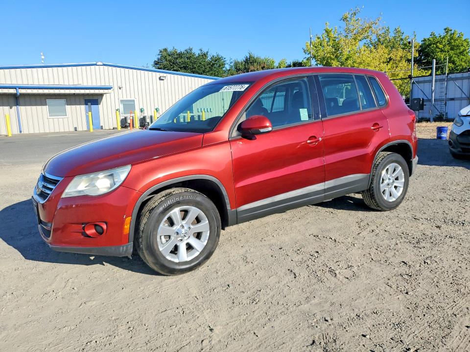 2010 Volkswagen Tiguan მანქანა იყიდება აუქციონზე, vin: WVGAV7AX4AW000474, აუქციონის ნომერი: 61577776