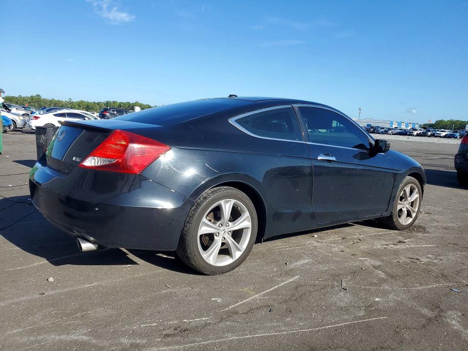 61587226 :رقم المزاد ، 1HGCS2B86BA005563 vin ، 2011 Honda Accord مزاد بيع
