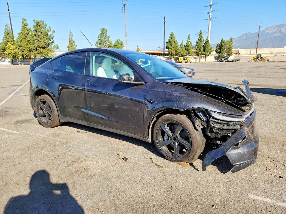 61916176 :رقم المزاد ، 7SAYGDED7TF559054 vin ، 2026 Tesla Model Y مزاد بيع