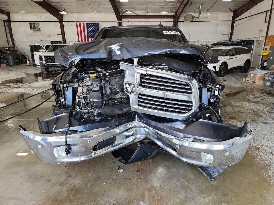 61142006 :رقم المزاد ، 3C6RR7LT8JG163334 vin ، 2018 Ram 1500 مزاد بيع
